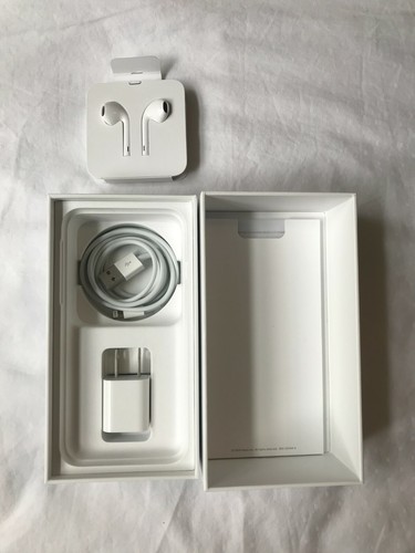 Apple iPhone SE 2e génération avec Applecare 1 an - 64 Go, blanc, Telus - Photo 4 sur 6