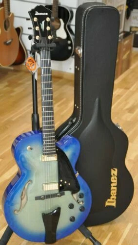 Guitares électriques bleus