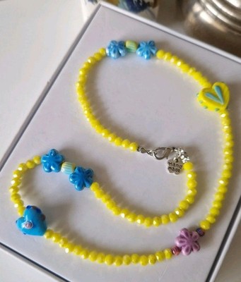 Handgefertigte gelbe Halskette mit Charm Herz und Blumen - Stil Y2K Sommer Geschenk Damen