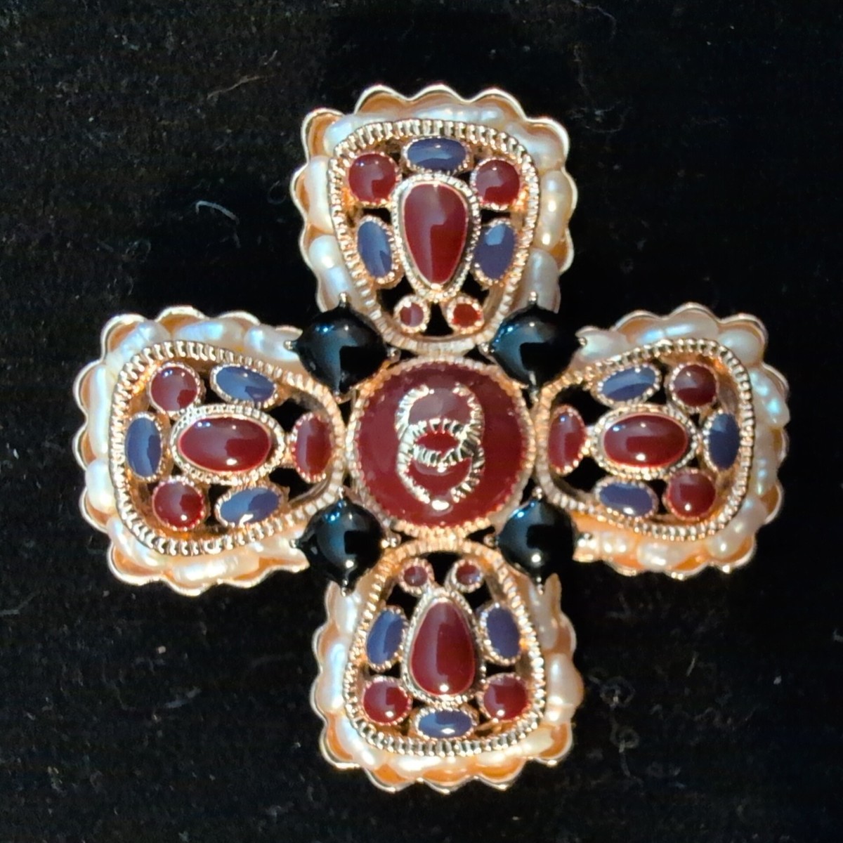 Chanel クロス型ブローチ ゴールド/レッド 2010 Chanel Verdura Maltese Cross Byzantine Gripoix Pearl Gold