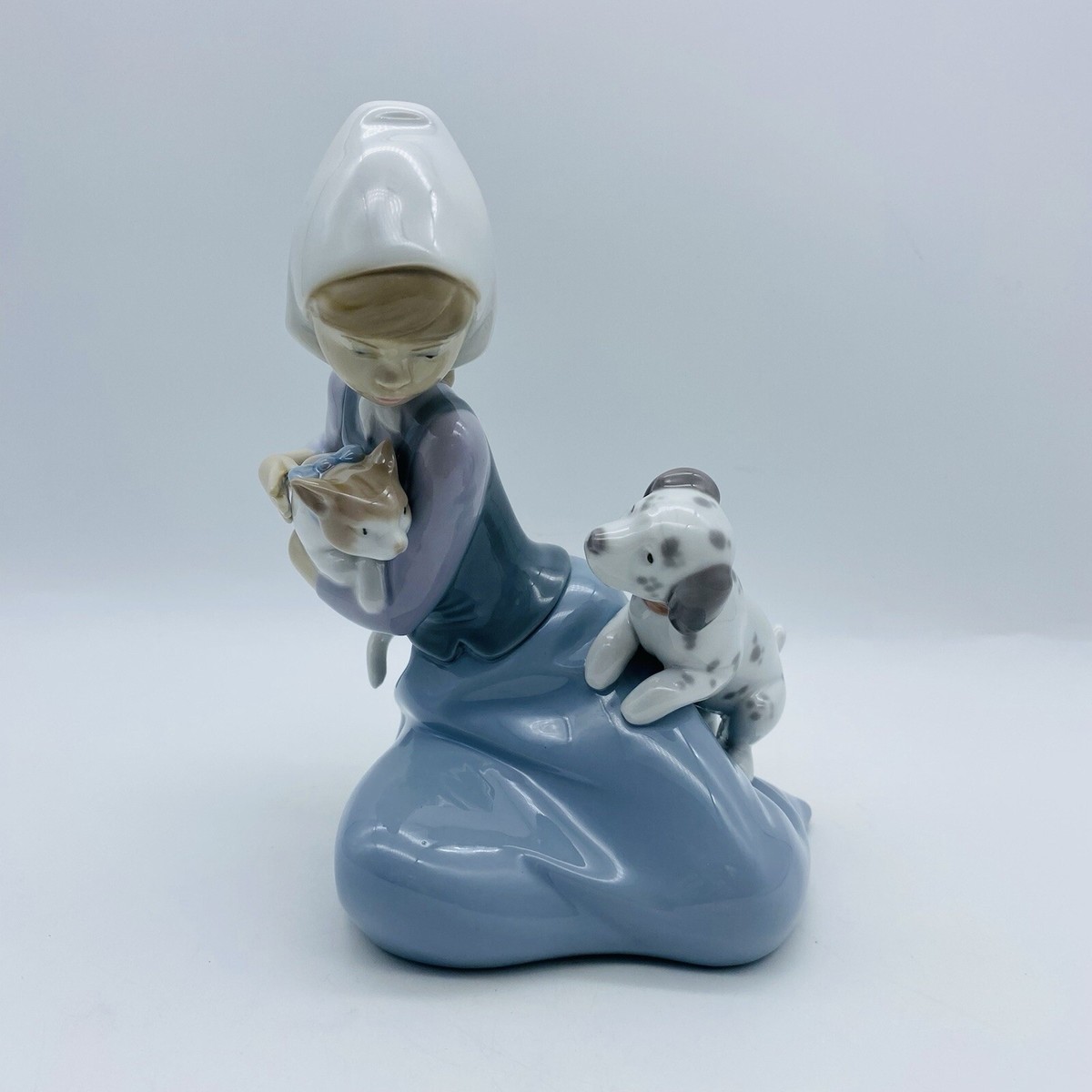 Lladro Little Friskies Retired Figurine #5032 Girl with Cat and