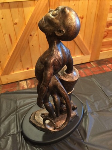 Sideshow HELLBOY HELLBABY Faux Bronze Statue Maquette Mike Mignola NEW! #118/500 - Picture 7 of 17