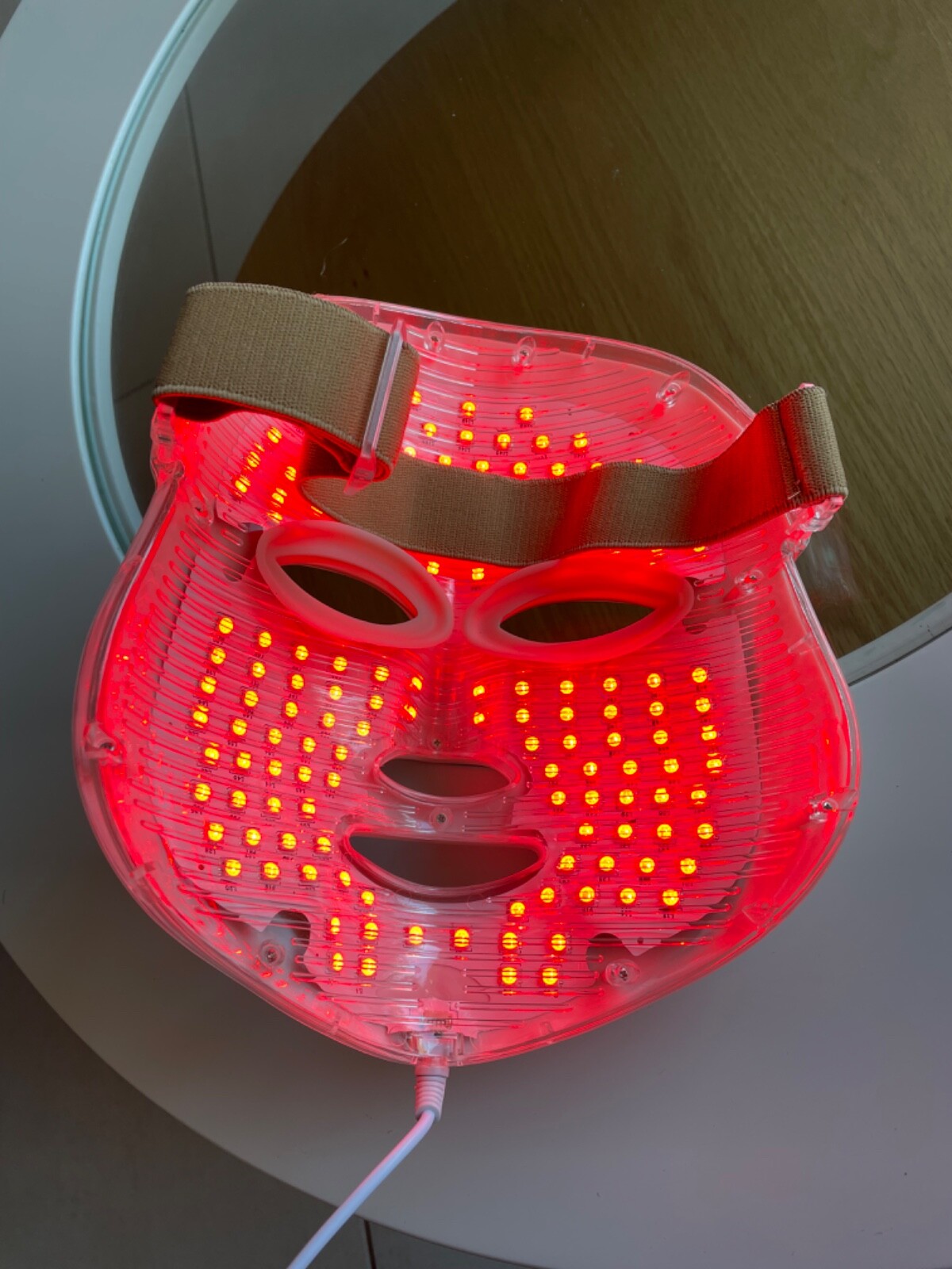 Masque LED Project E Beauty pour votre routine bien-être et spa visage le soir à la maison - 3