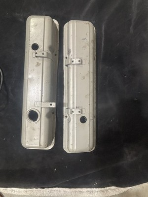 Pair GM Chevrolet Small Block 350 Valve Covers