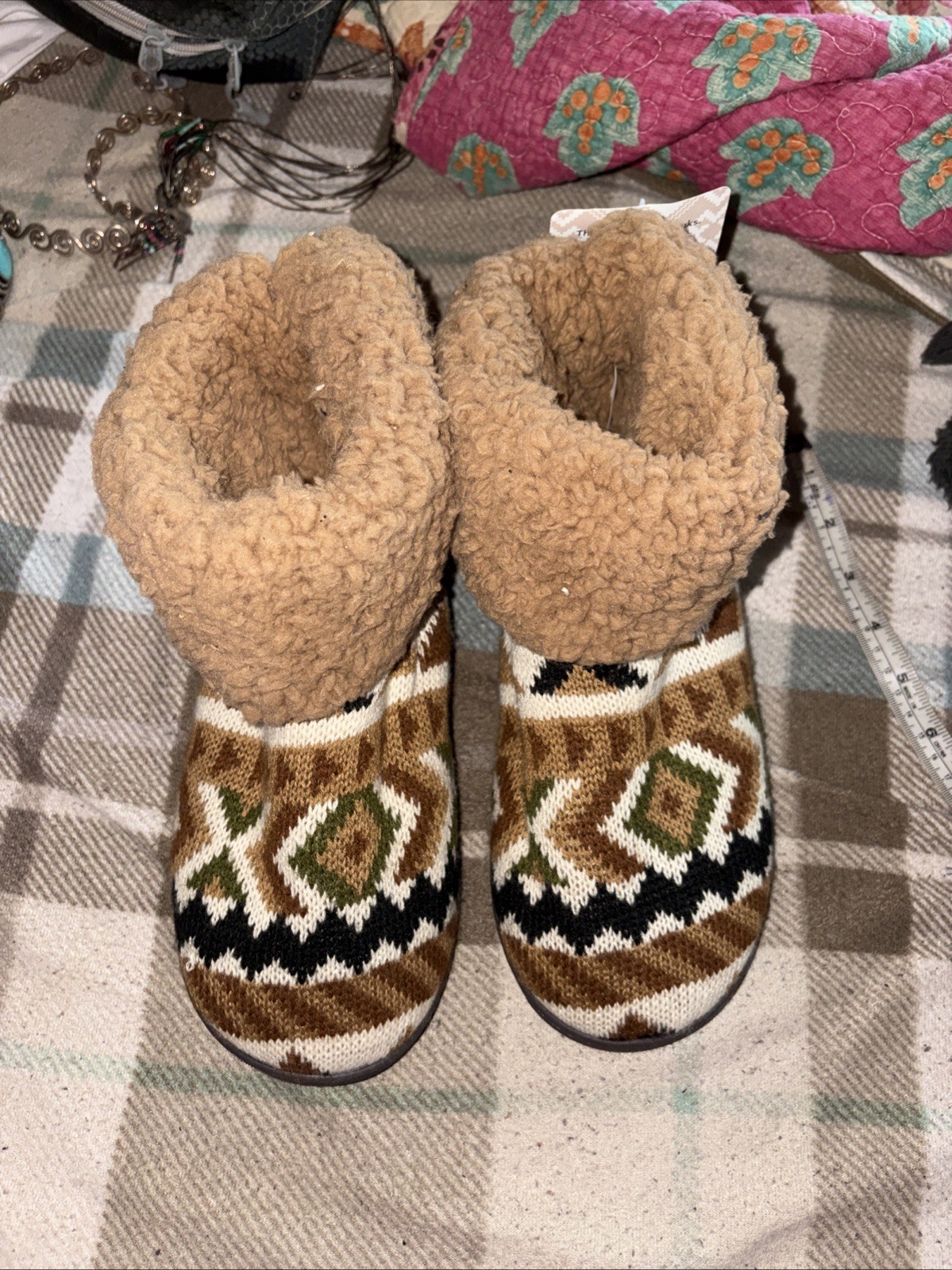 Women’s Mukluks House Shoes Size Large New Tags-image