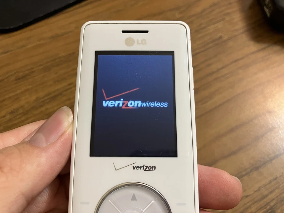 TURNS ON! - Retro Y2K White Verizon LG Chocolate VX8500 Slider MP3 Player Phone - Image 2 of 4