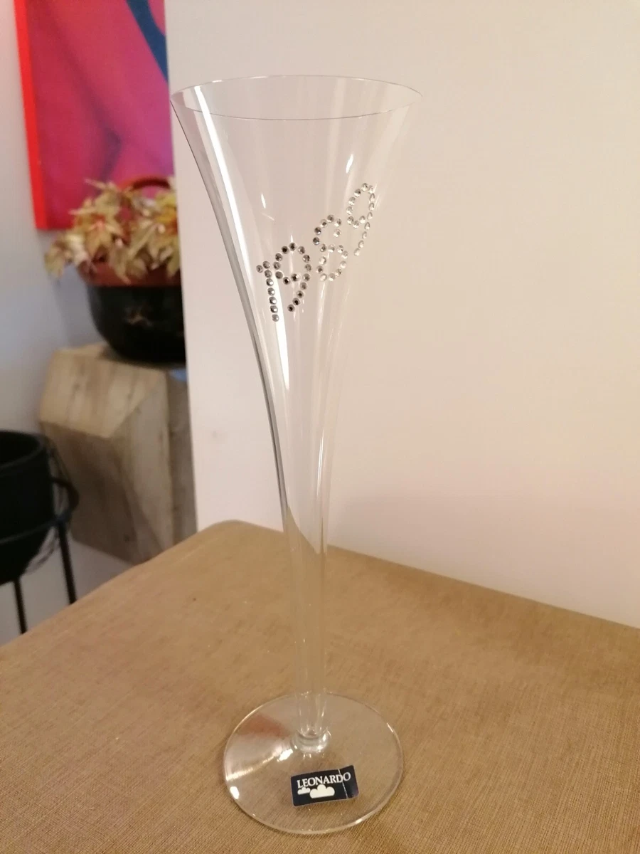 Due bicchieri di champagne cuore rosso illustrazione vettoriale EPS10 Immagine e Vettoriale