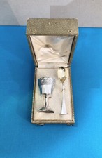 Coffret coquetier + cuillère à œuf ARGENT MASSIF poinçonné décor ROCAILLE