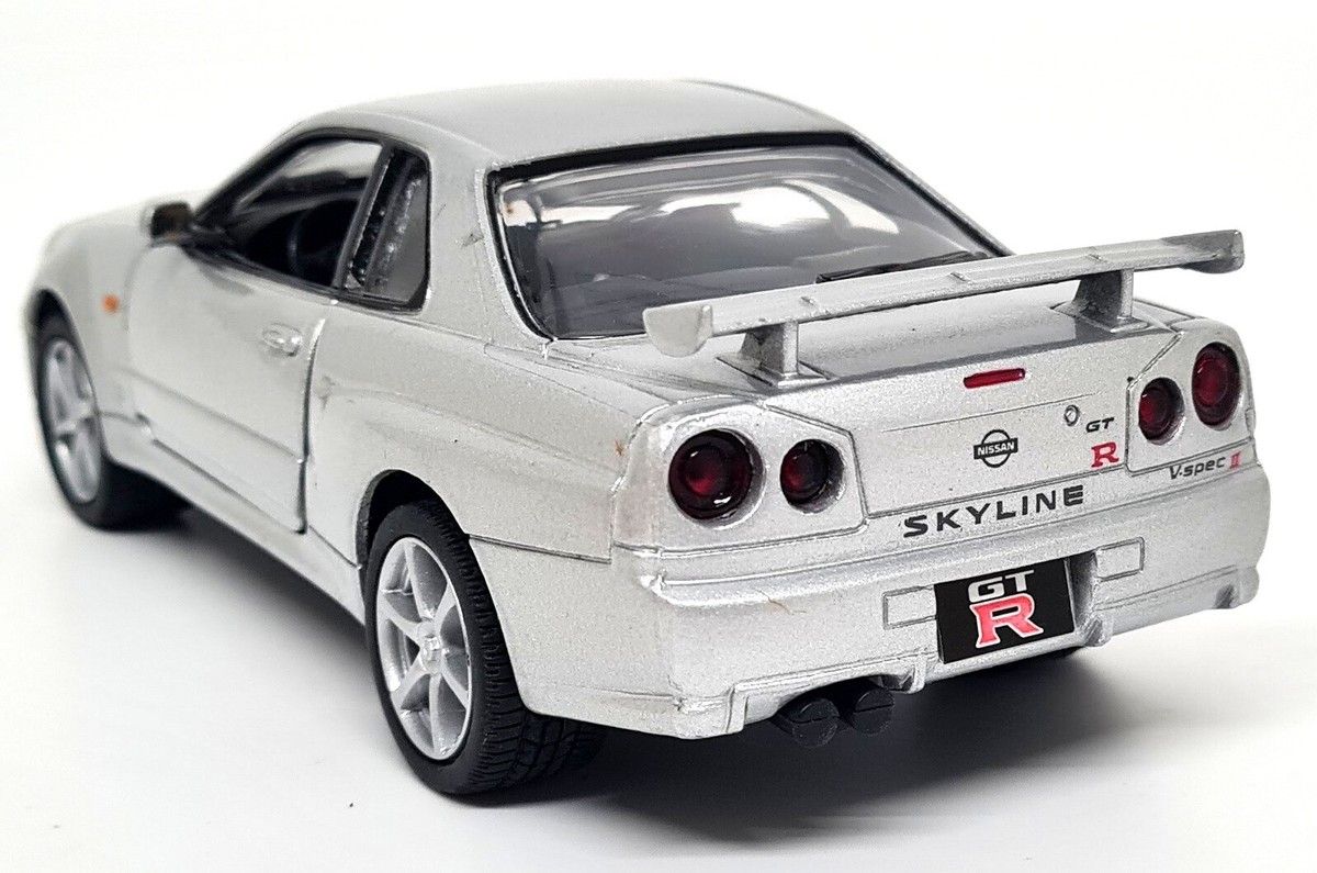 Motormax 1/24 Nissan Skyline GT-R R34 V-Spec II Silver 2002