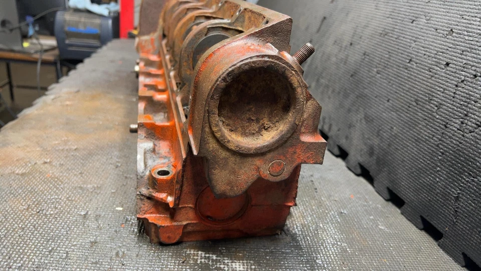 Pontiac Astre 2.3L 4-140 Engine Cylinder Head 1975 OEM Foto 4 de 4