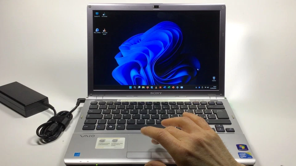 Portatile notebook laptop Sony Vaio VGN-SR59XG cpu Intel  + SSD 120 GB  + WIN 11 - Immagine 2 di 4