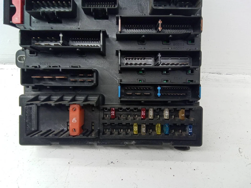 Scatola fusibili Opel Vectra C GTS 13189926 1.9 Diesel 88kw 2004 27651088 - Immagine 3 di 4