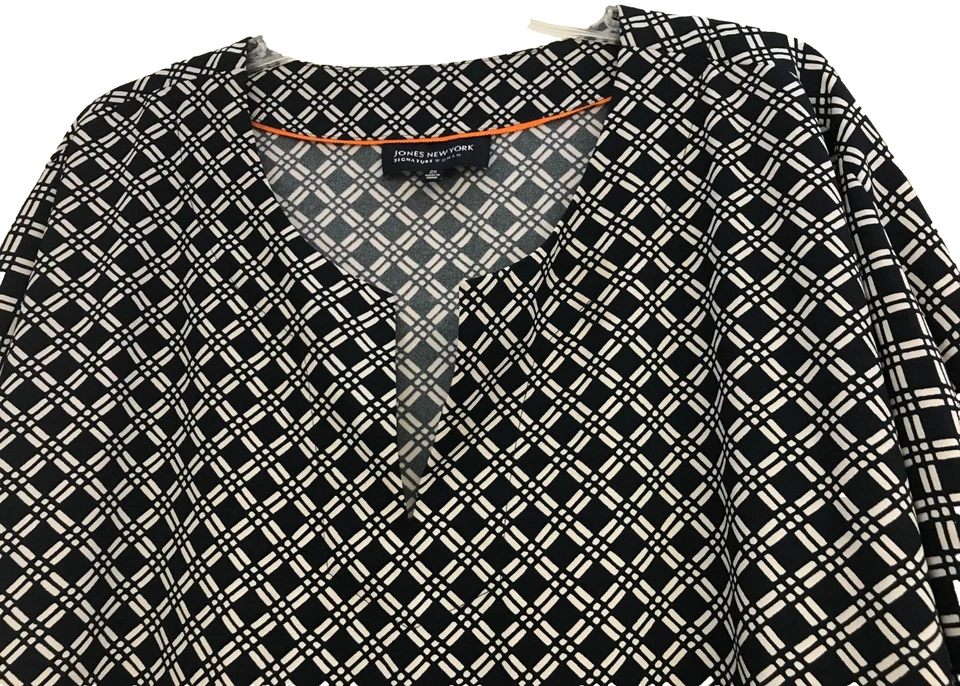 Jones New York Signature Woman 2X Black White Short Sleeve Pullover Geometric - Image 4 of 4