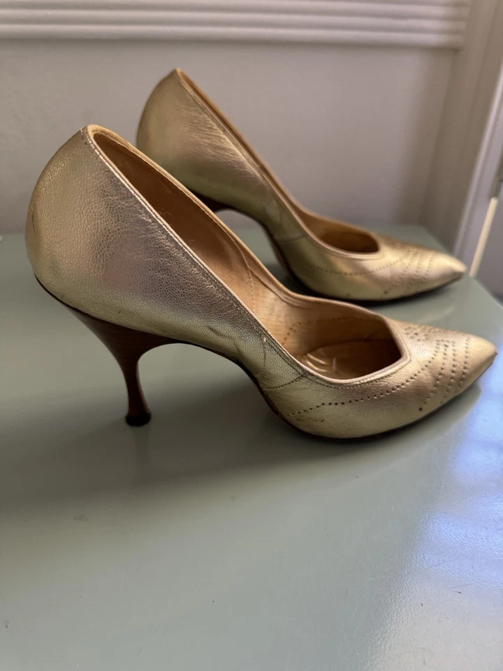 Zapatos de salón para mujer American Girl dorado lamé 4" tacón de madera estrecho talla 7 AA de colección Foto 4 de 4