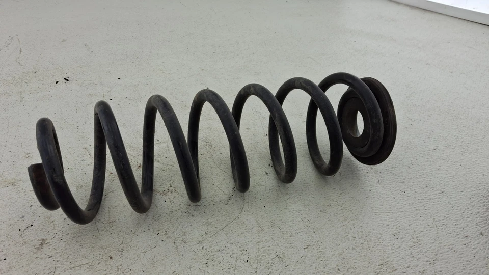 Muelle helicoidal trasero izquierdo o derecho Volkswagen Passat 2012-2019 tracción delantera OEM Foto 2 de 4