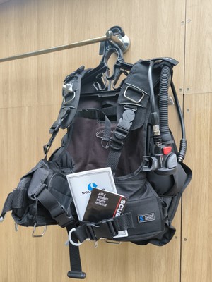 Scubapro Knighthawk BCD mit Air2 Octo-Inflator 