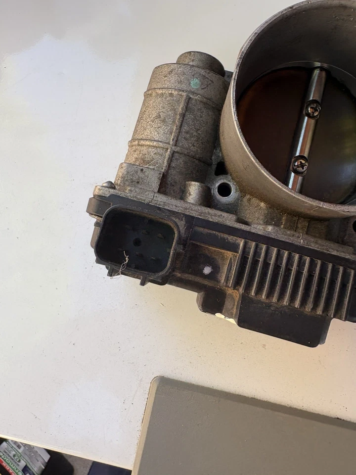 Infiniti M35 2006-2008 carrocería del acelerador ¡OEM 86.439 millas! Foto 4 de 4