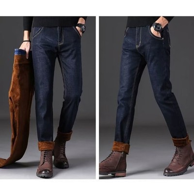Stylische dicke Herrenjeans für den Sommer mit glattem geradem Schnitt