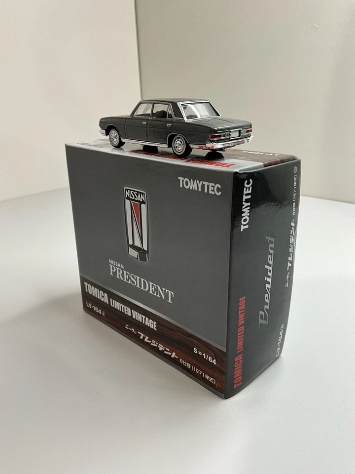Tomica Limited Vintage 1/64 Scale Nissan President LV-164 Grey - Image 2 of 4