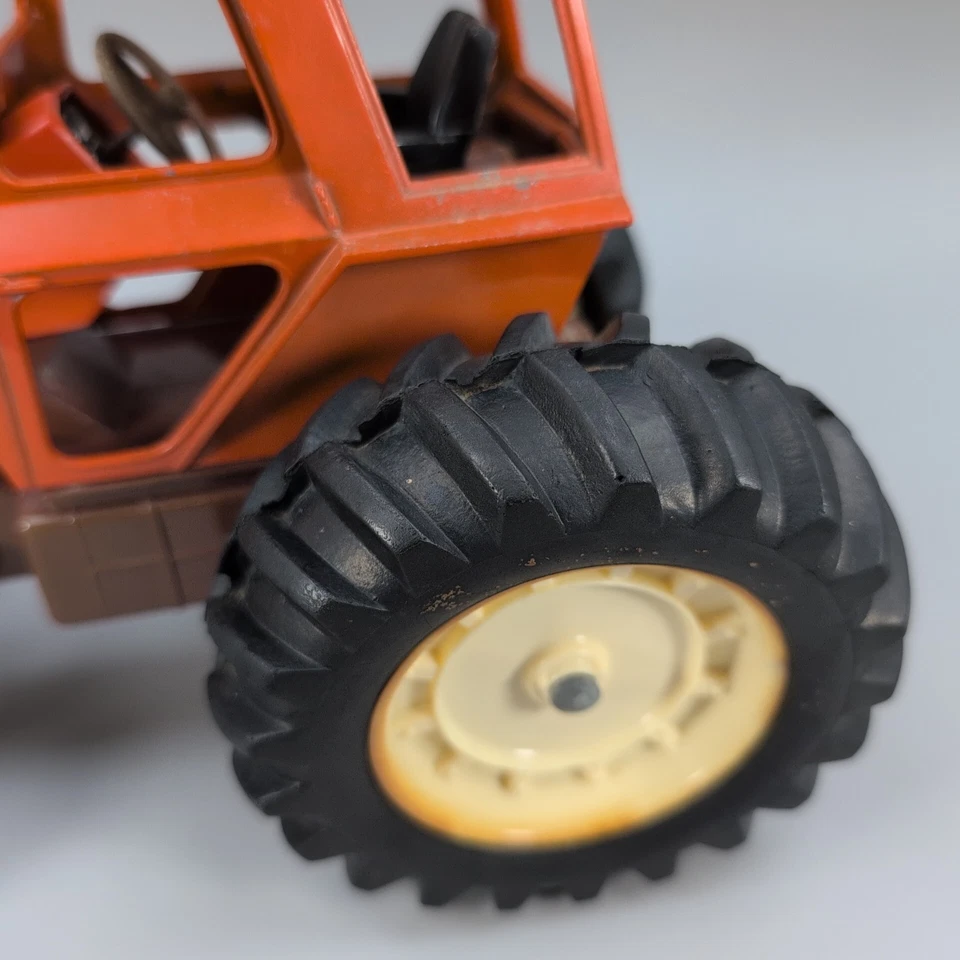 Vintage Allis-Chalmers AC 7050 1/16 Scale Die-Cast Tractor Replica Maroon Belly - Image 4 of 4