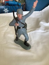 SOLDATINO ESERCITO TEDESCO 3° REICH CON FUCILE E SALUTO MARCA MARX - 1963