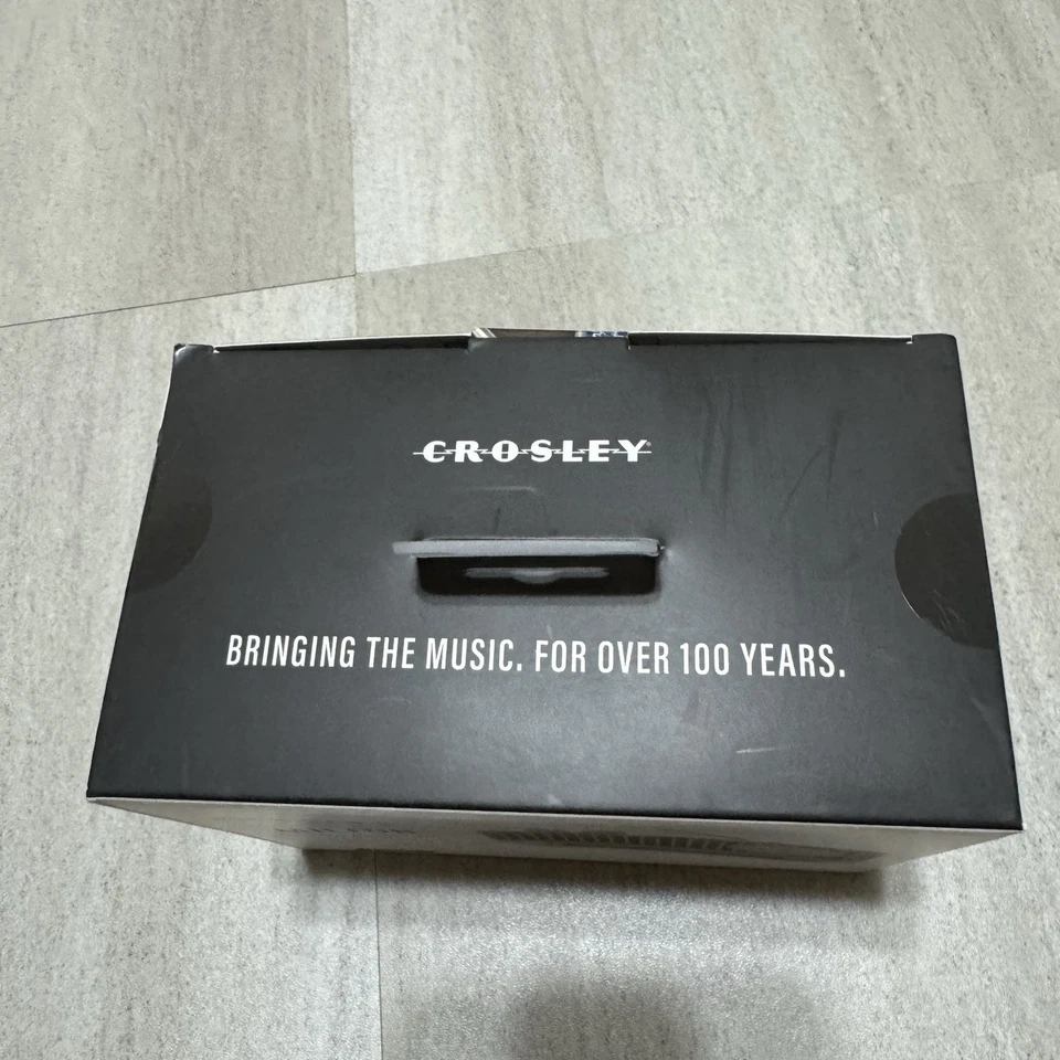 Crosley CR3043A-WS Milton Portable Rechargeable FM Radio Bluetooth-White Sand - Image 2 of 4