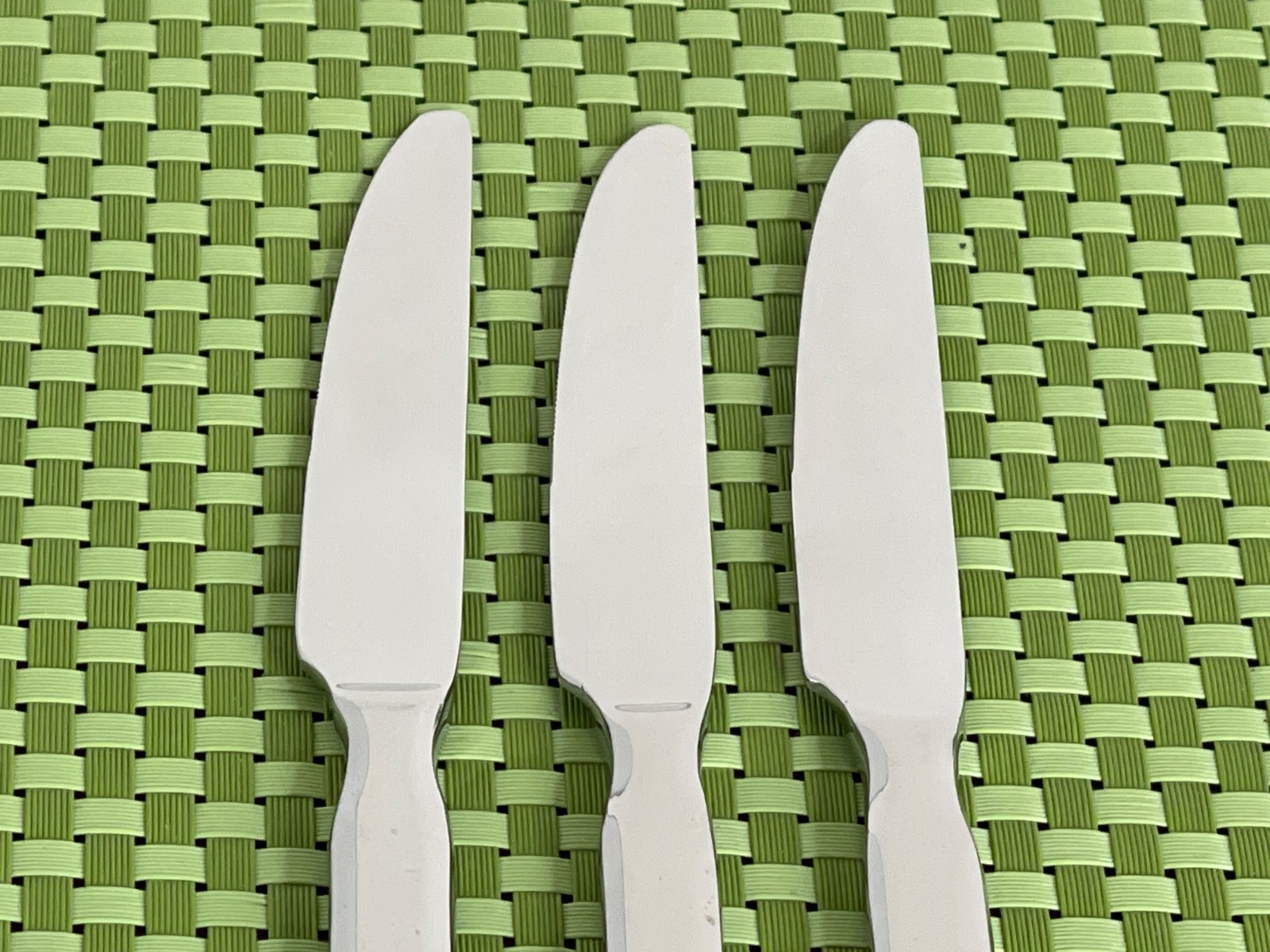 Cambridge SUTTAN Stainless 3 Dinner Knives 18/8 Glossy Plain Flatware - 8 7/8"
