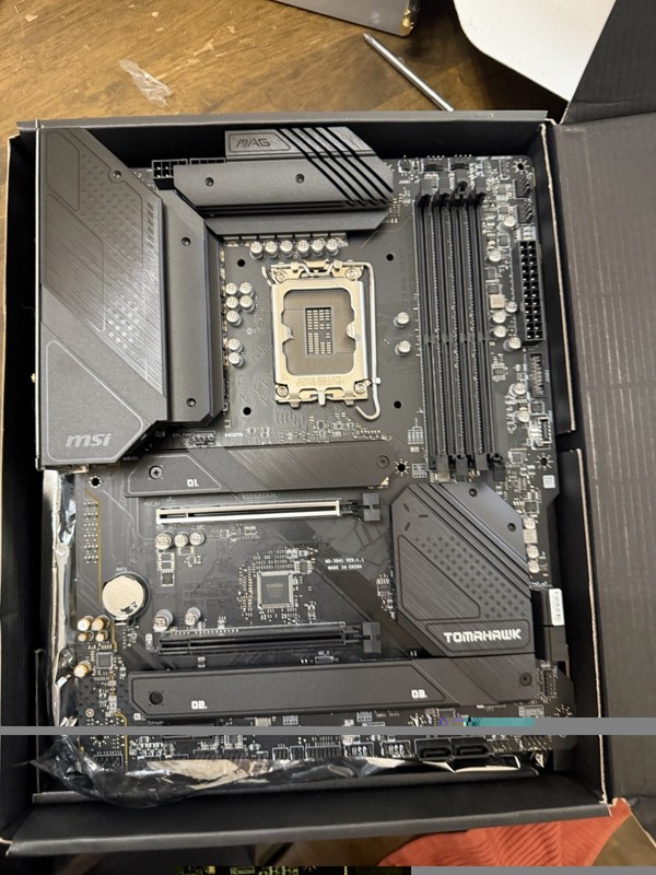 MSI MAG B660 TOMAHAWK WIFI DDR4 ATX Motherboard LGA 1700 Intel B660 Mint
