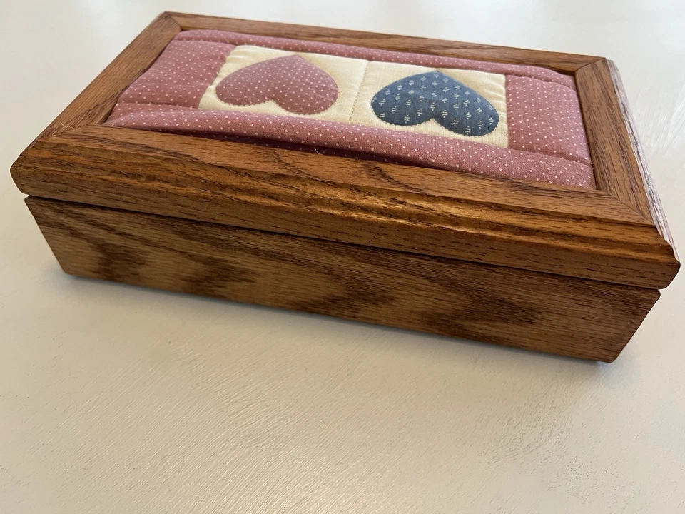 Vtg Tennessee Wood Crafters Oak Keepsake Box Quilted Heart Insert 9” Folk Art - Image 4 of 4