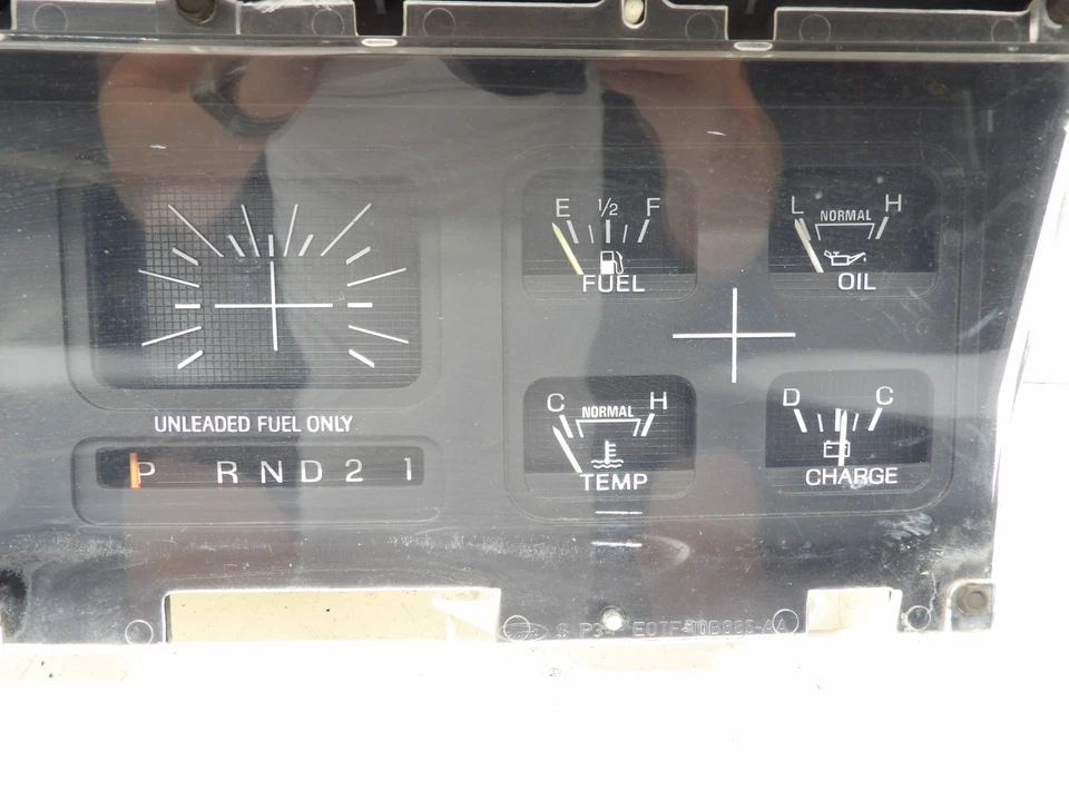 Cuadro de instrumentos Ford F150 F250 Bronco 1980-1986 velocímetro con tacómetro Foto 3 de 4