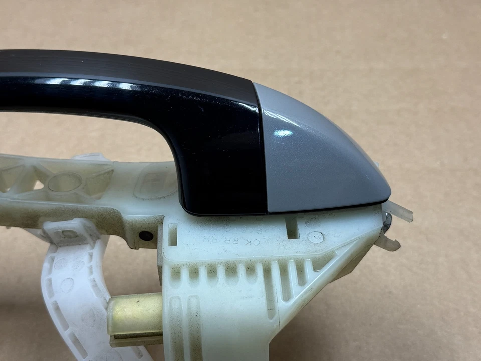 Manija de puerta exterior trasera derecha Kia Stinger 2018-2021 PO42 OEM Foto 4 de 4