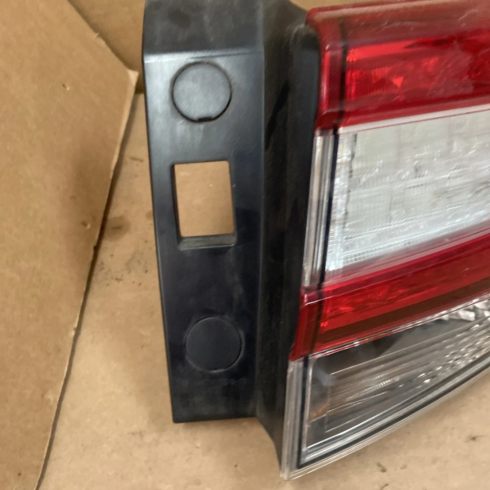 Luz trasera derecha 2018 2019 2020 2021-2023 Subaru Crosstrek OEM 3525 Foto 3 de 4
