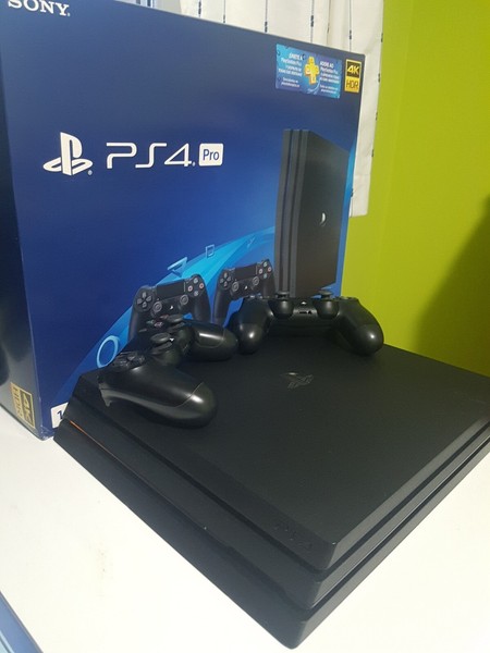 Sony PlayStation 4 Pro Jet Black-1Tb +2 mandos Ps4