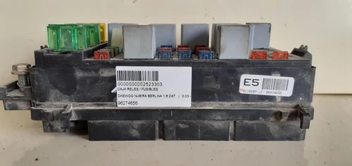 Scatola relè automobilistica con cablaggio scatola relè fusibile 12V supporto scatola di distribuzione dell'alimentazione a 6 slot per rimorchio per camion fuoristrada  34