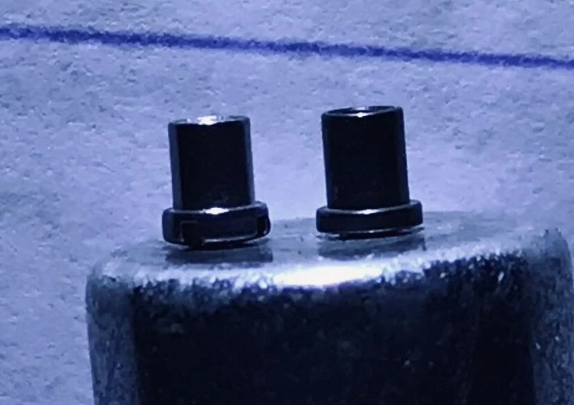 Iconos y tornillos de repuesto originales Ray Ban 8301 8302 8307 8316 8317 para varillas  Foto 3 de 4