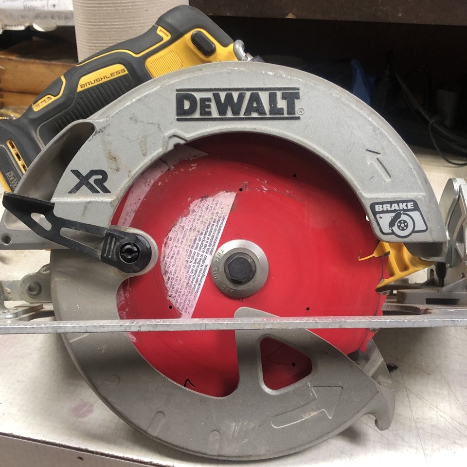 DEWALT 20V MAX XR Brushless 7-1/4" Circular Saw With POWER DETECT (Tool Only) – DCS574B