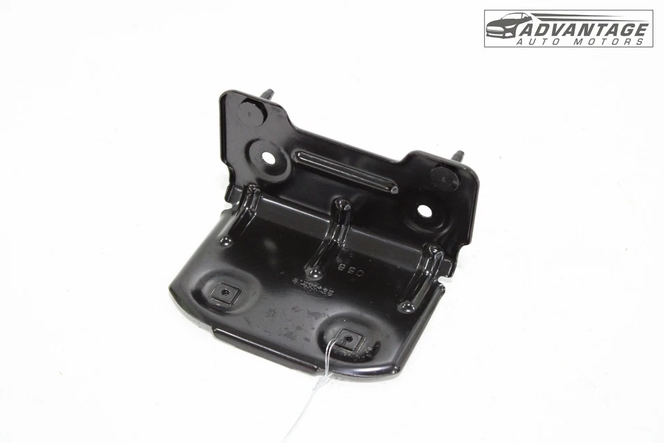 2015-2019 CHEVY SILVERADO 2500 HD FRONT RIGHT SIDE DOOR PULL HANDLE BRACKET OEM - Image 2 of 4