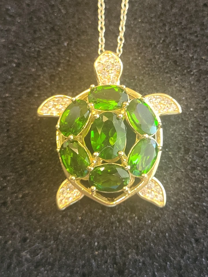 Lindo Conjunto de Tartaruga Cromado Diopside 18kGOS, Brincos Gota, Pingente/Corrente, Novo na embalagem - Imagem 2 de 4