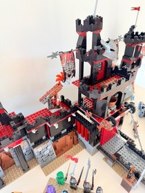 LEGO 8877 Castle - Vladek's Dark Fortress - 100% complete
