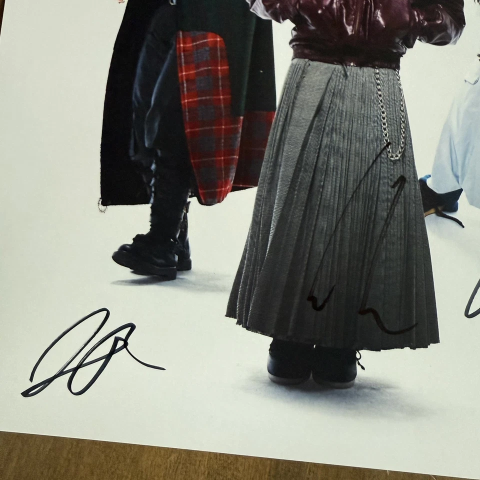 5 Seconds of Summer - Everyone’s A Star! CD + SIGNED PRINT w/ HANDWRITTEN LYRICS - Image 4 of 4