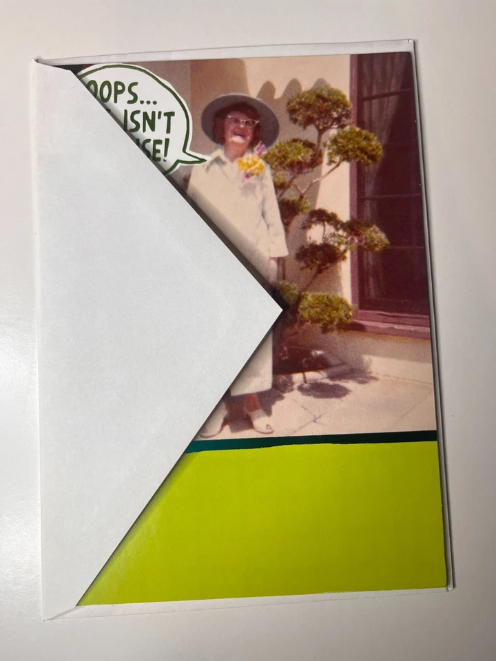 Tarjeta de deseos de feliz cumpleaños de papel reciclado para dama vieja y tira verde en la parte inferior Foto 2 de 4