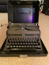 Antique Vintage Royal Quite De Luxe Typewriter with protective carrying case thumbnail