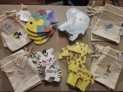Lot of 16- Bilingual Wood Animal Toddler Puzzles , Spanish/Mandarin, Canvas Bags