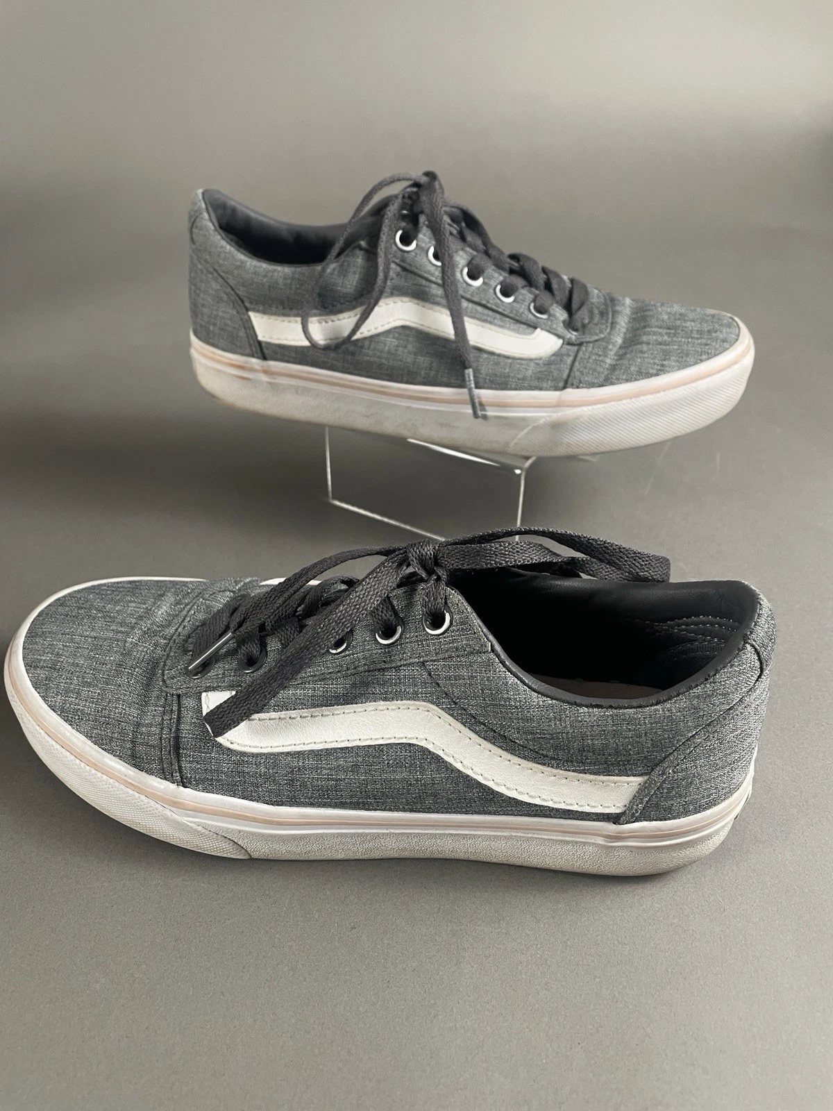 Scarpe VANS Off The Wall in tela grigia taglia 7 donna indossate delicatamente