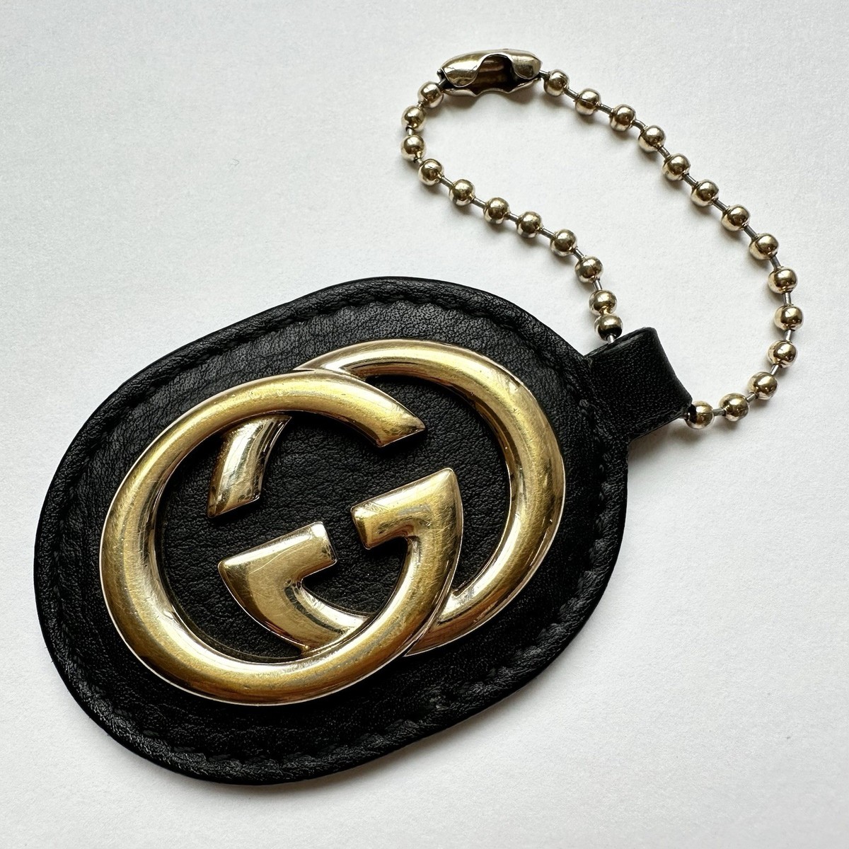 GUCCI グッチ インターロッキングG レザー キーホルダーブラック×ゴールド GUCCI グッチ インターロッキングG レザー キーホルダーブラック
