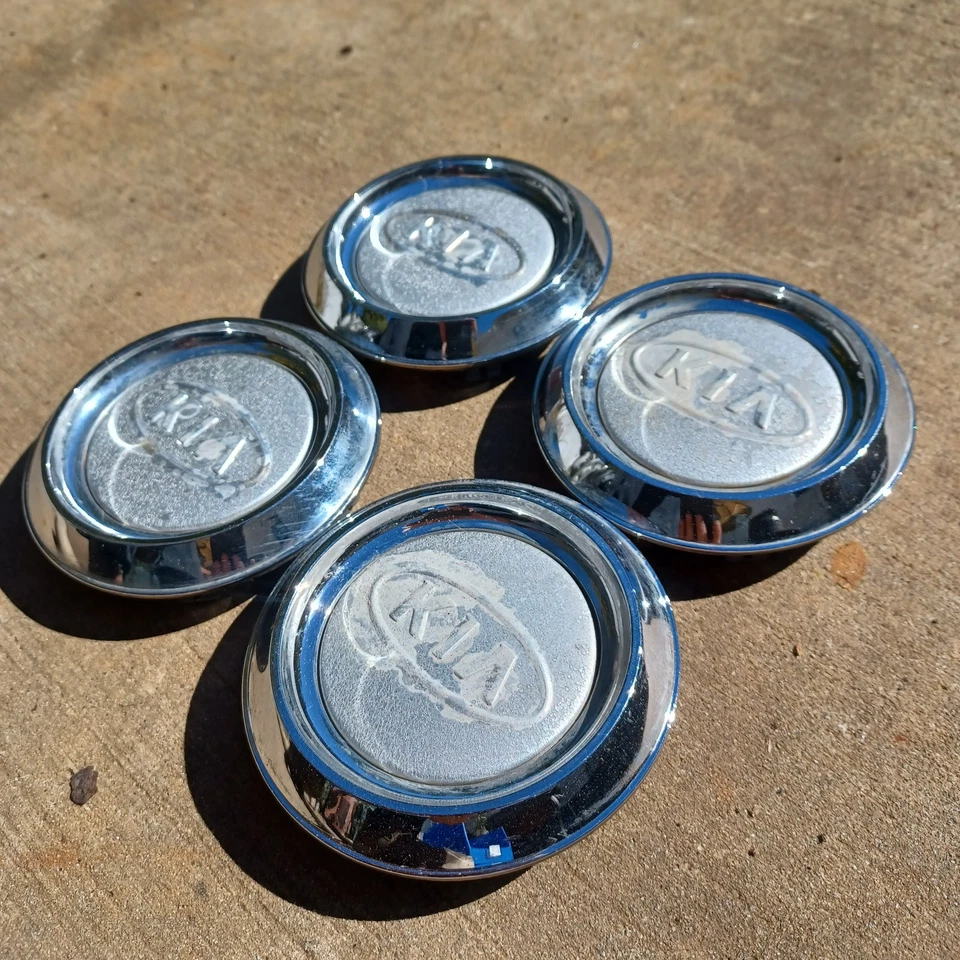 Kia Sorento center cap set of 4, 2003-2007 part # 52960 3E060 - Image 2 of 3