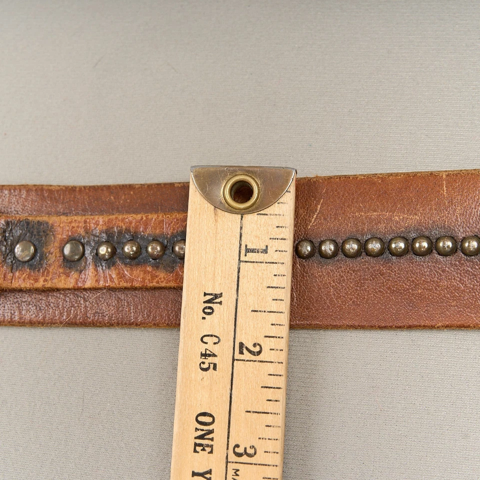 Кожаный байкерский ремень Hollister 1,6 дюйма коричневый с заклепками с увеличенной пряжкой - Изображение 4 из 4