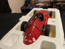 CMC 1:18 Scale M-051, 1957 Maserati 250F Grand Prix Sieger with Box