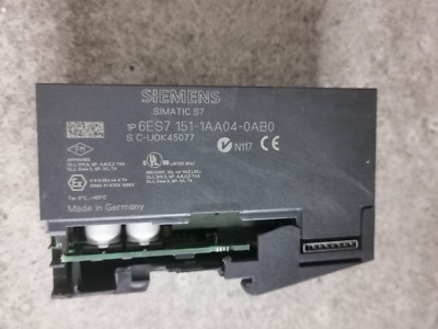 Siemens 6ES7151-1AA04-0AB0 plastic cassé