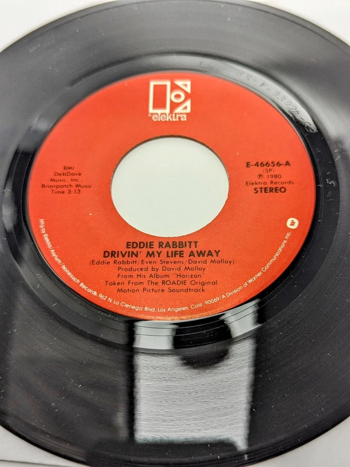 Eddie Rabbitt "Driven My Life Away" 1980 Elektra E-46656 7" 45 Foto 2 de 4